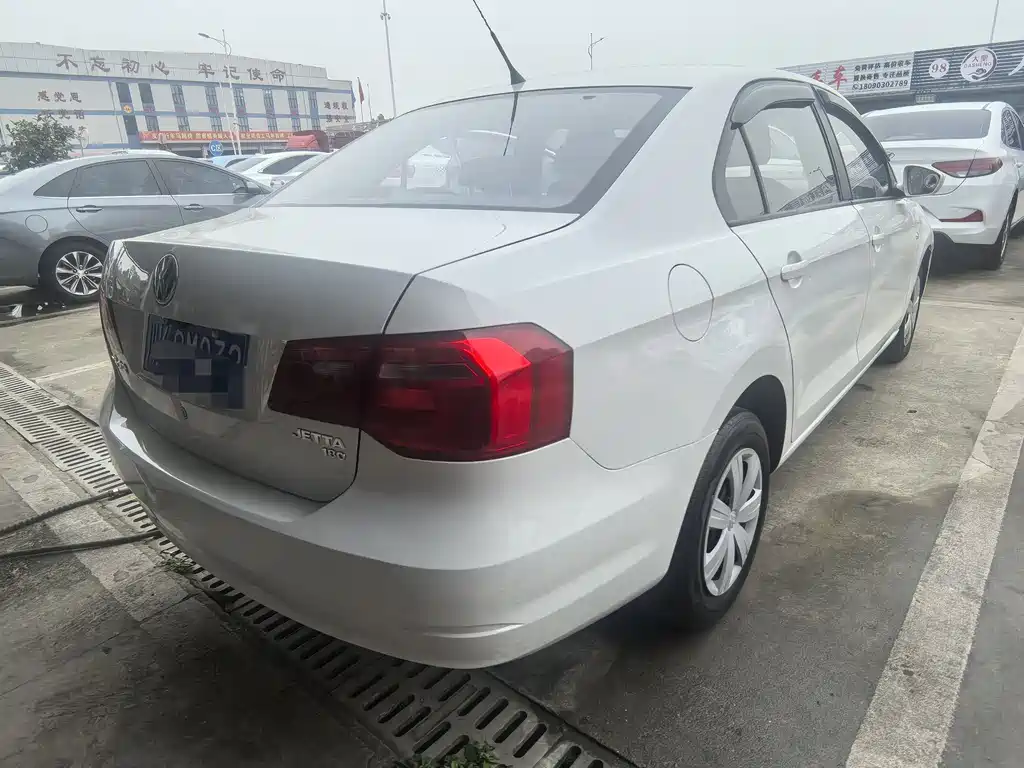 Jetta 2015 Premium Edition 1.6L Manual Fashion Model купить на сайте DeffCars