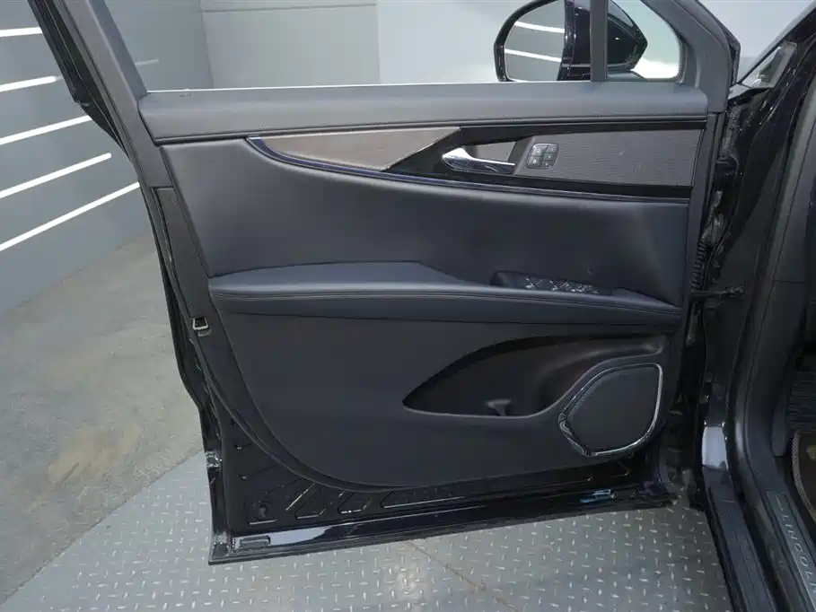 Voyager 2021 2.0T four-wheel drive exclusive edition купить на сайте DeffCars