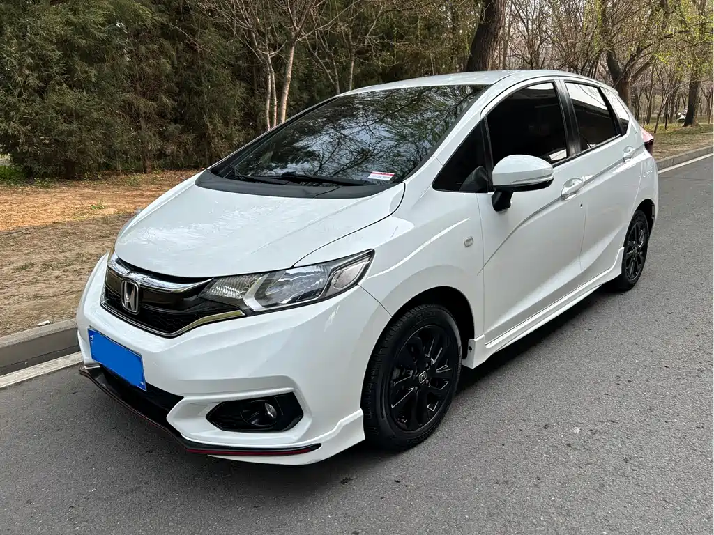 Fit 2018 1.5L CVT Fashion Edition купить на сайте DeffCars