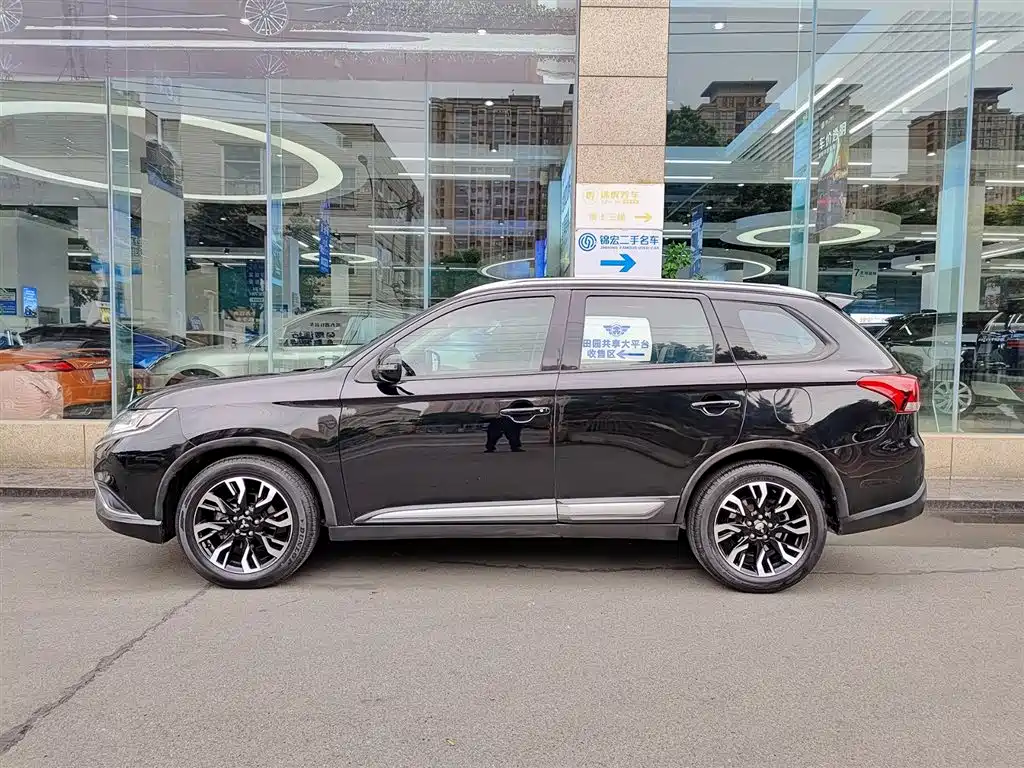 Outlander 2019 2.0L 2WD Enjoy Edition, 5 seats, National VI купить на сайте DeffCars