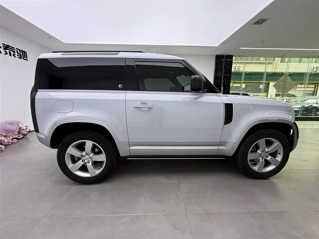 Land Rover Defender 2022 90 2.0T P300 Tiger Ambition Edition купить на сайте DeffCars