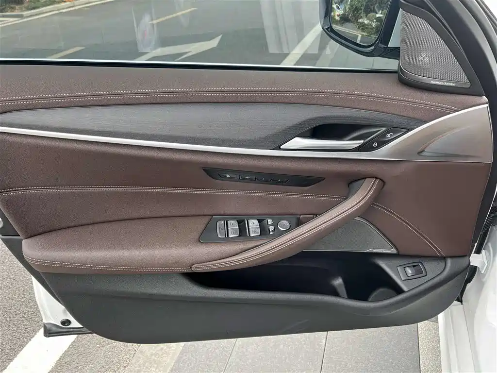 BMW 5 Series 2022 Facelift 2 530Li Exclusive M Sports Package купить на сайте DeffCars