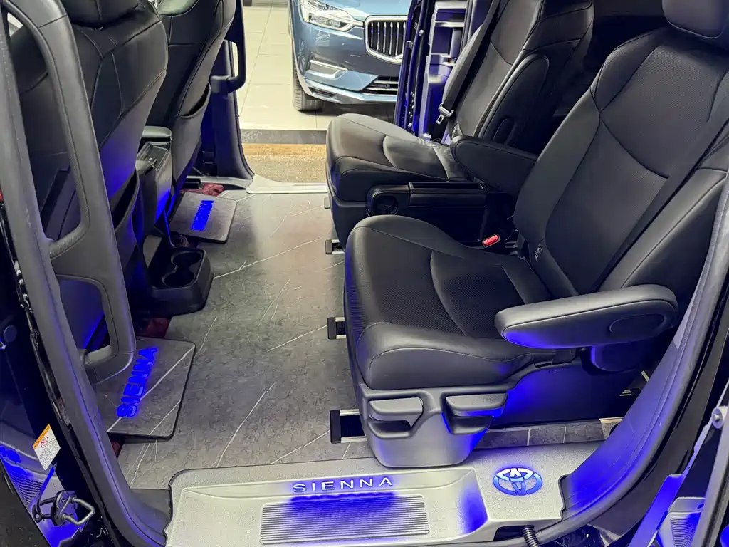SIENNA 2024 2.5L Hybrid Deluxe Edition купить на сайте DeffCars