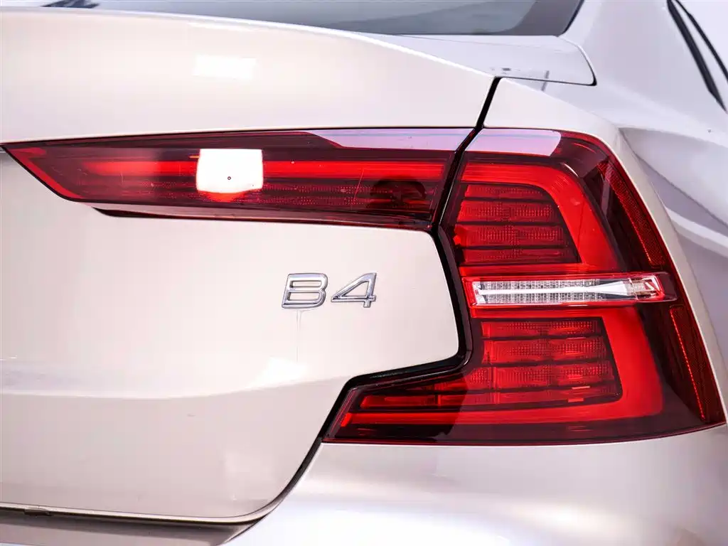 Volvo S60 2023 B4 Zhiyi Luxury Edition купить на сайте DeffCars