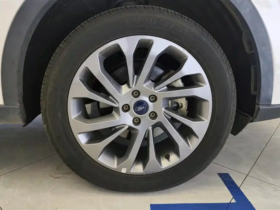 Lingyu 2021 EcoBoost 225 Collar Type 6 Seats купить на сайте DeffCars