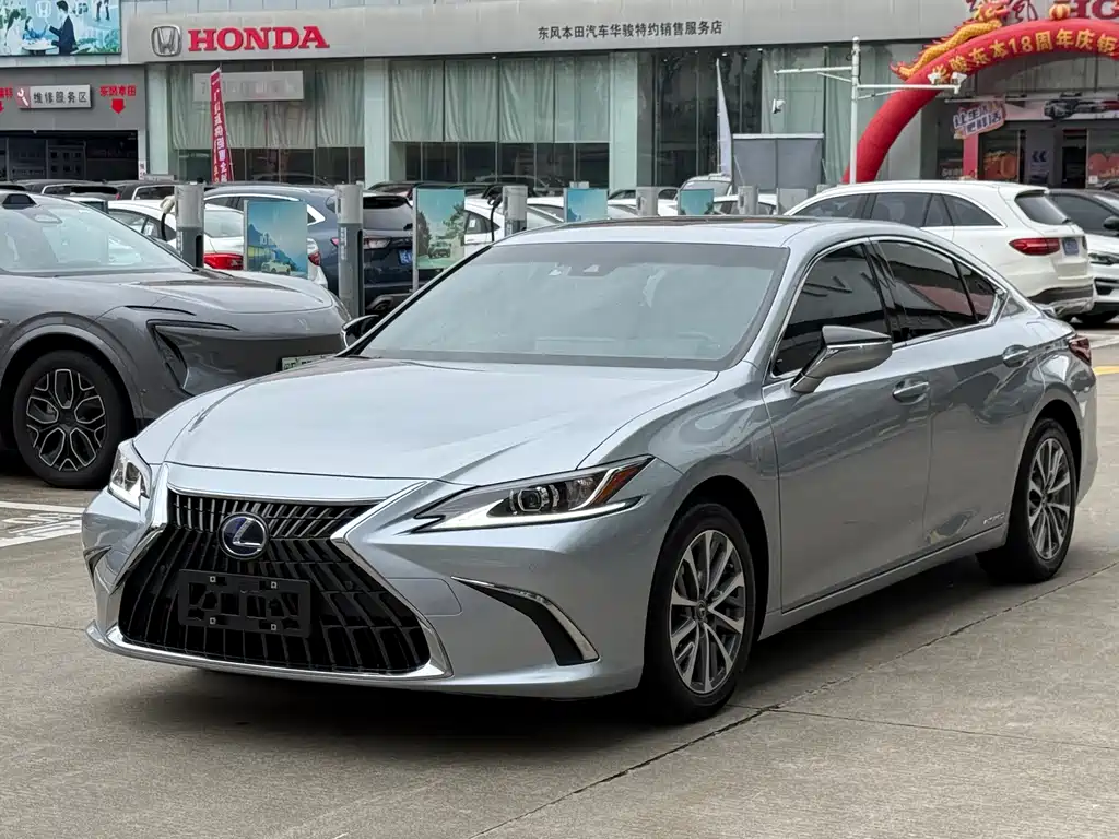 Lexus ES 2021 300h Excellence Edition купить на сайте DeffCars