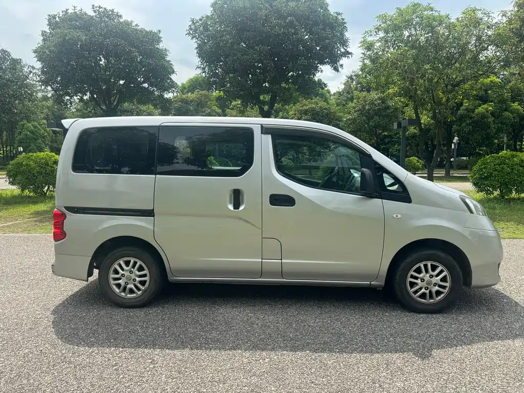 Nissan NV200 2011 model 1.6L 232 seats elegant type купить на сайте DeffCars