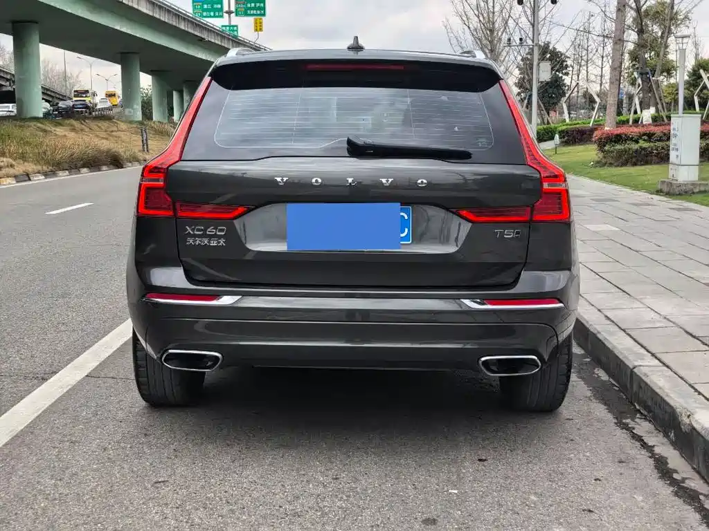 Volvo XC60 2021 T5 four-wheel drive Zhiyuan Deluxe Edition купить на сайте DeffCars