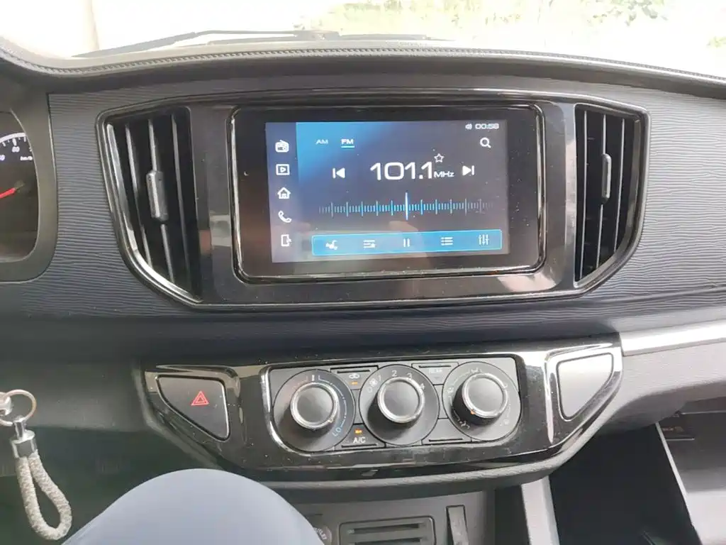 Lingzhi 2023 M5L 1.6L Basic 7-seater купить на сайте DeffCars