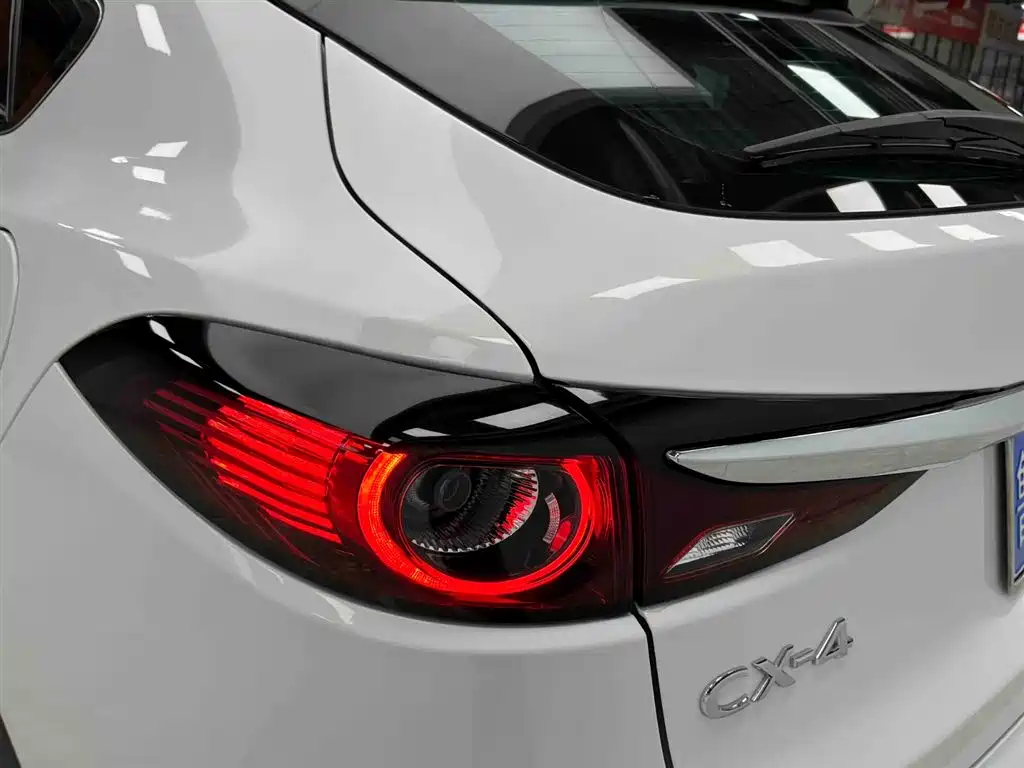 Mazda CX-4 2021 2.0L automatic two-wheel drive Blue Sky Vitality Edition купить на сайте DeffCars