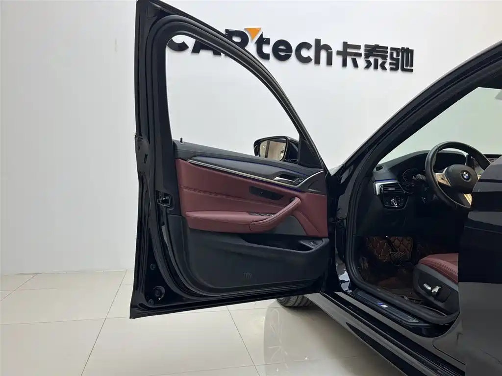 BMW 5 Series 2022 530Li Leading M Sports Package купить на сайте DeffCars