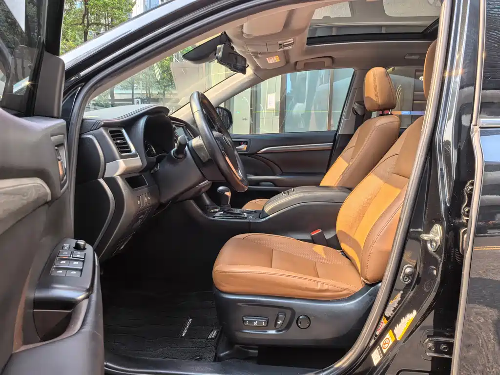 Highlander 2018 2.0T four-wheel drive knight version, 7 seats, National VI купить на сайте DeffCars