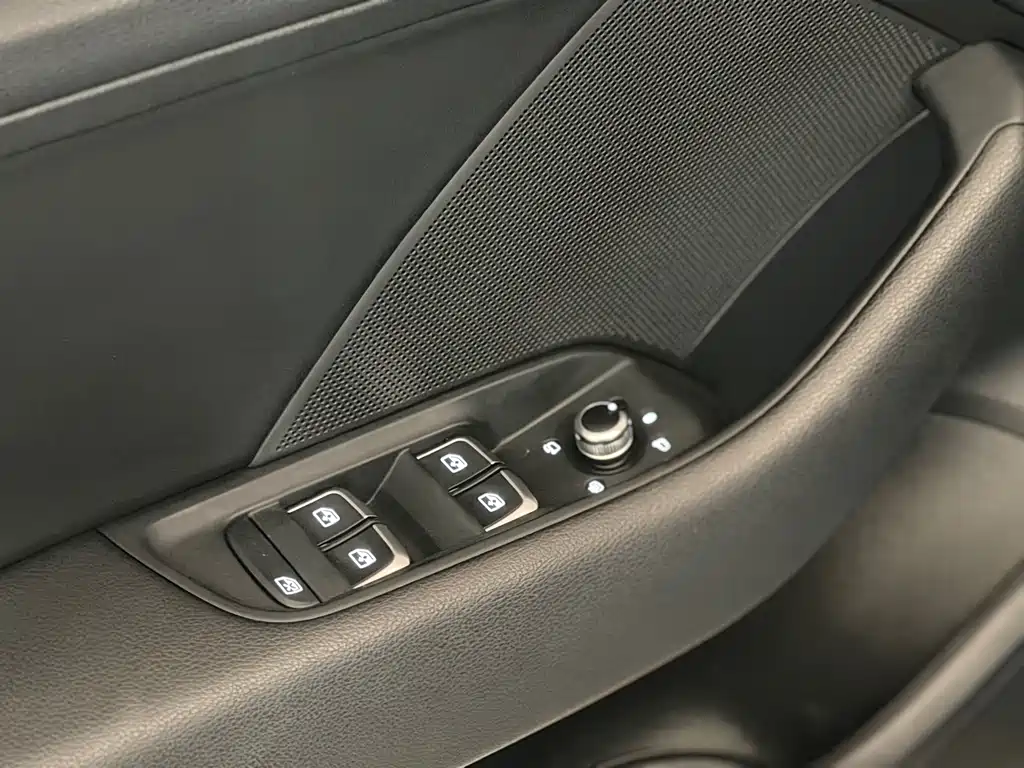 Audi A3 2017 Sportback 35 TFSI Sports купить на сайте DeffCars
