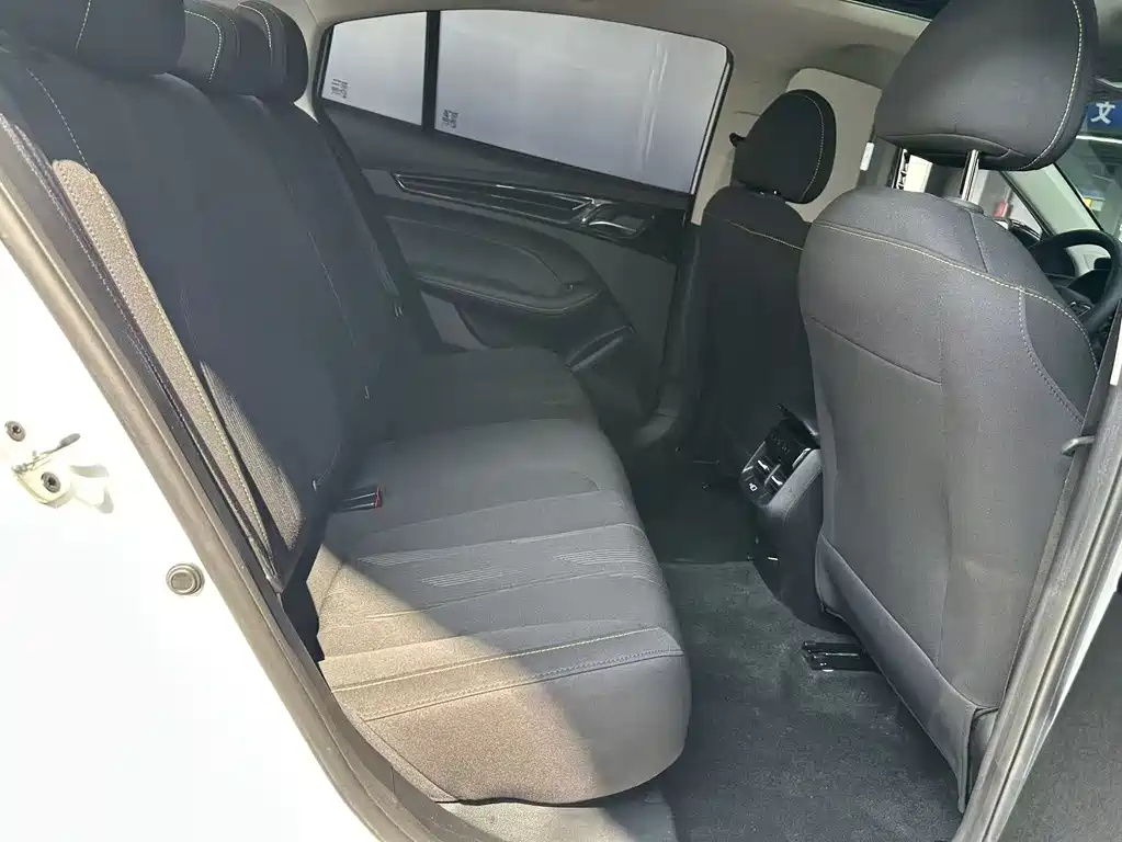 Roewe i5 2021 1.5L CVT Platinum Edition купить на сайте DeffCars