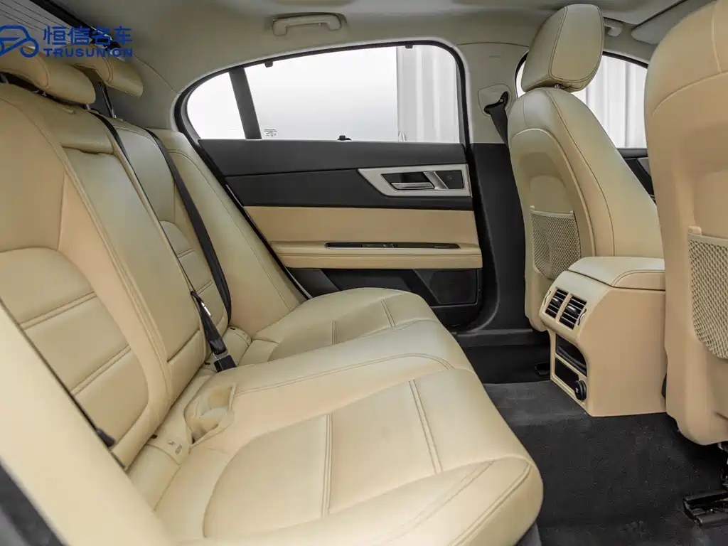 Jaguar XEL 2018 2.0T 200PS Exclusive Edition купить на сайте DeffCars