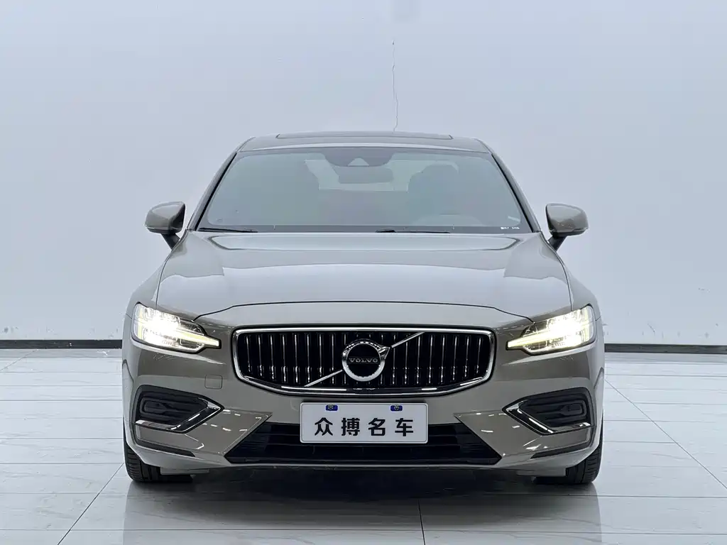 Volvo S60 2022 B4 Zhiyi Luxury Edition купить на сайте DeffCars