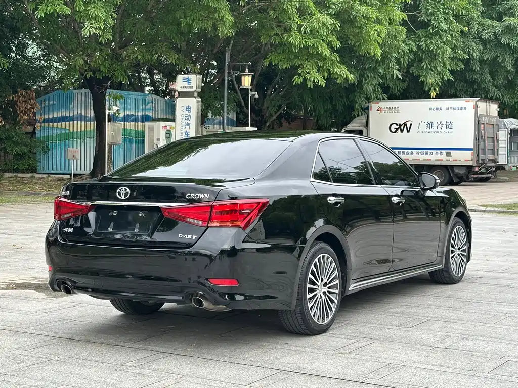 Crown 2018 2.0T Sports Edition купить на сайте DeffCars