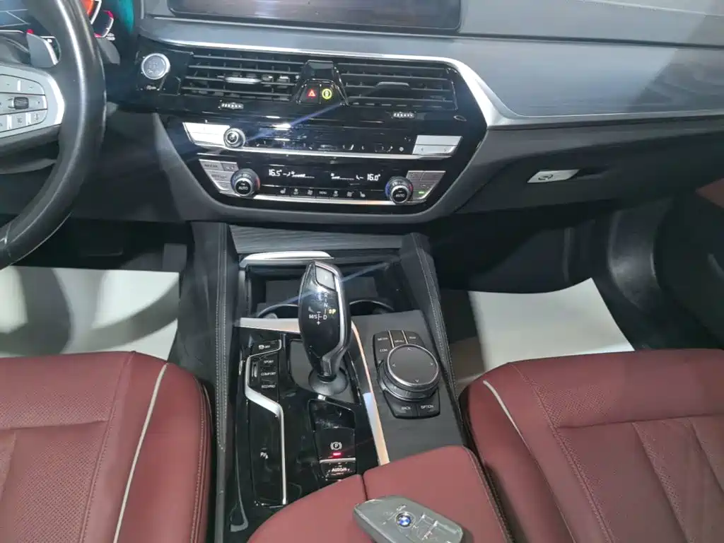 BMW 5 Series 2023 530Li Leading M Sports Package купить на сайте DeffCars