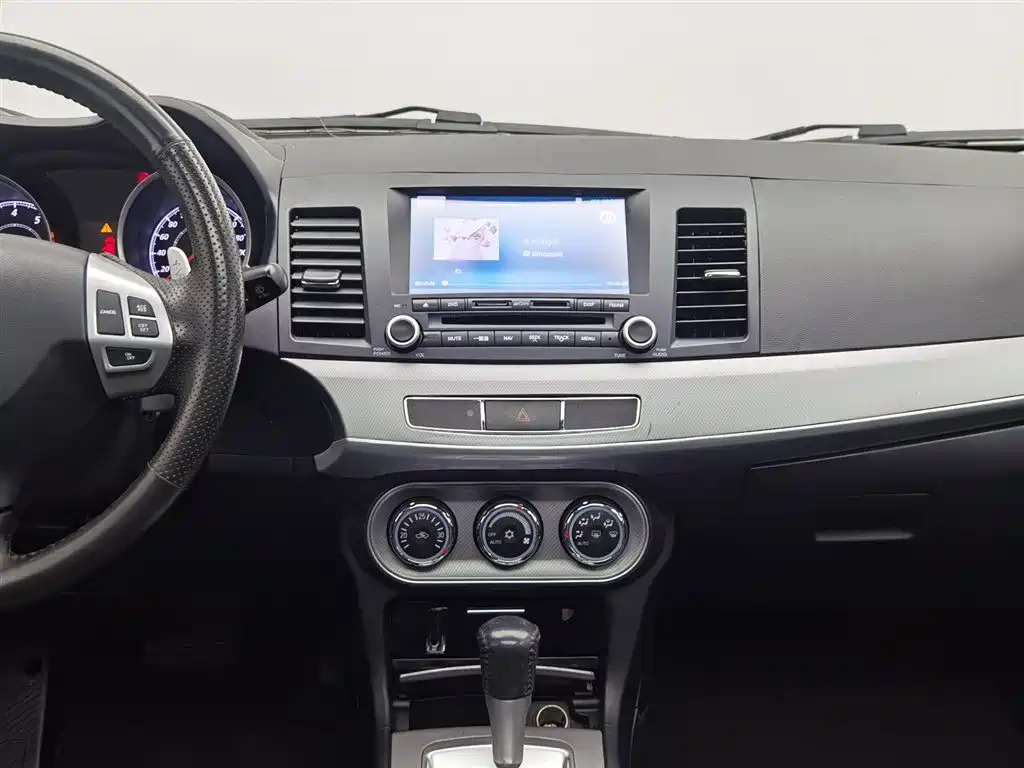 Yishen 2015 1.8L CVT Premium Edition National V купить на сайте DeffCars