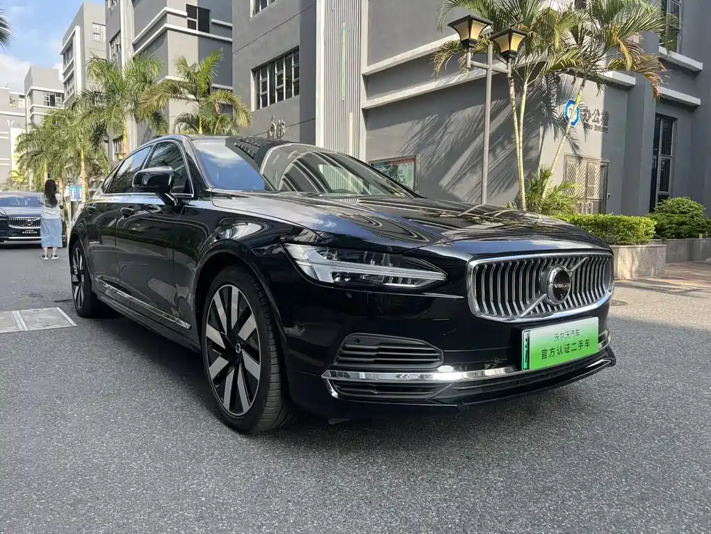 Volvo S90 plug-in hybrid 2025 plug-in hybrid four-wheel drive long range Zhiya luxury version купить на сайте DeffCars