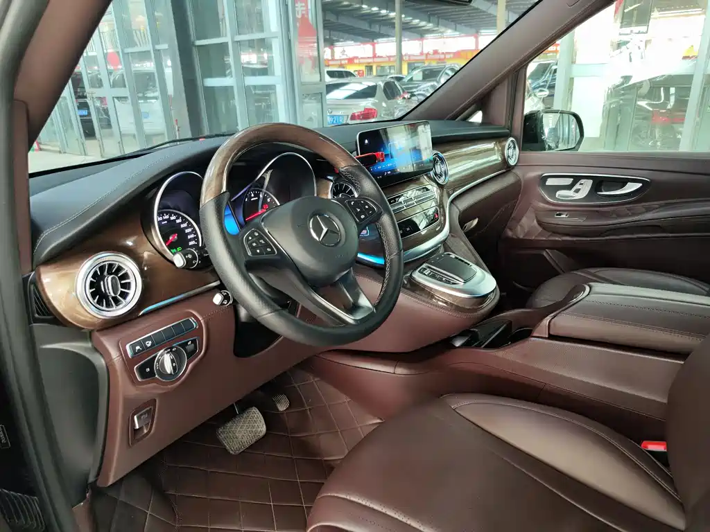 Mercedes-Benz V-Class 2022 V 260 L Long Wheelbase Premium Edition купить на сайте DeffCars