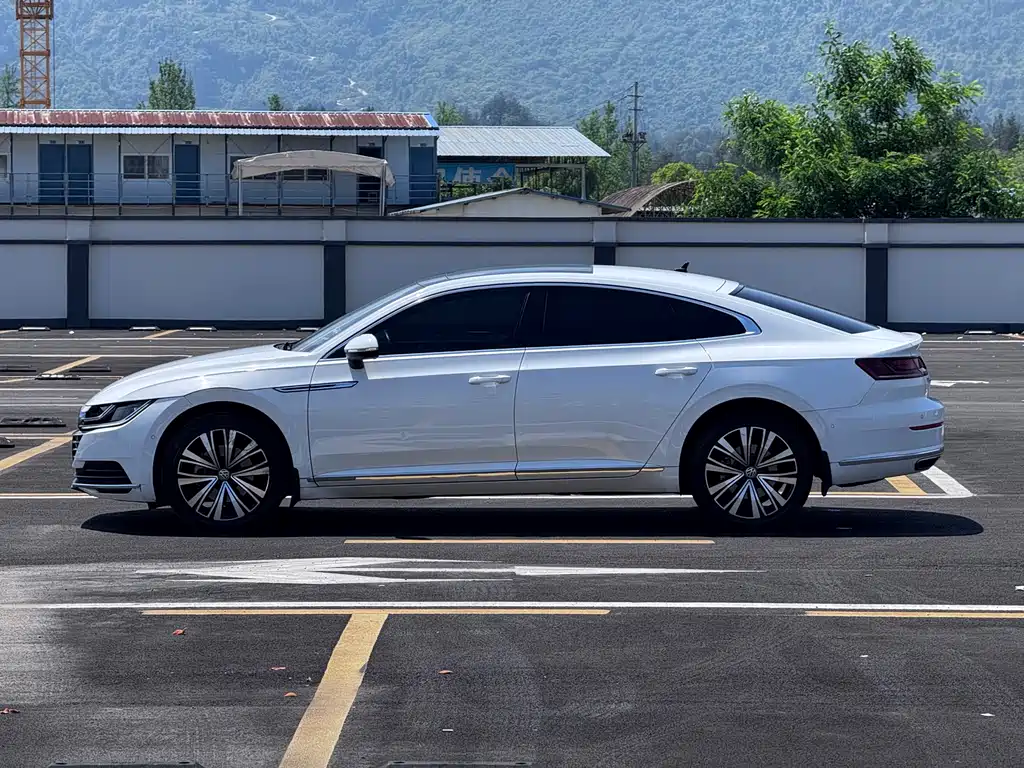 FAW-Volkswagen CC 2020 330TSI Charming Edition National VI купить на сайте DeffCars
