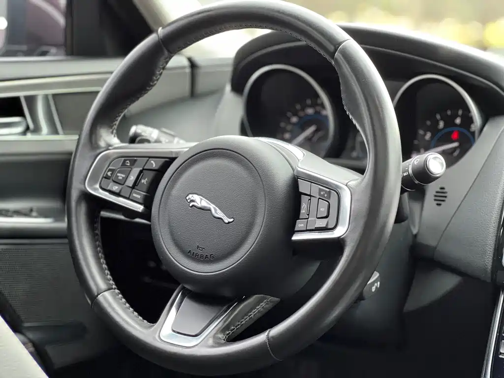 Jaguar XEL 2019 2.0T 200PS Luxury Edition купить на сайте DeffCars