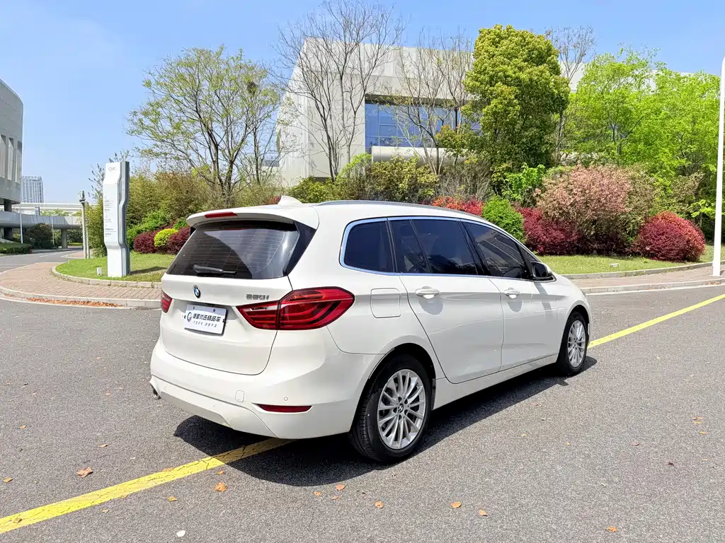 BMW 2 Series Multipurpose Station Wagon 2018 220i Leading Model купить на сайте DeffCars