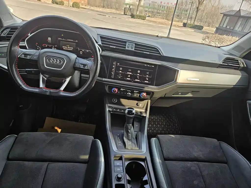 Audi Q3 2023 35 TFSI Fashionable and Dynamic (1.5T) купить на сайте DeffCars