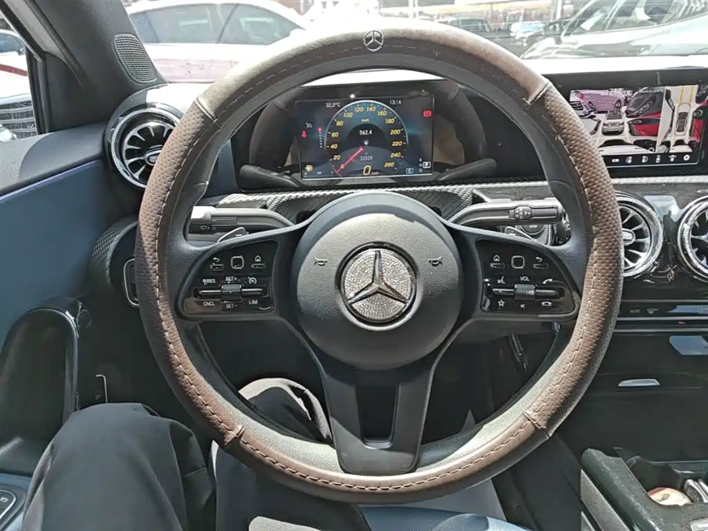 Mercedes-Benz A-Class 2022 A 180 L купить на сайте DeffCars