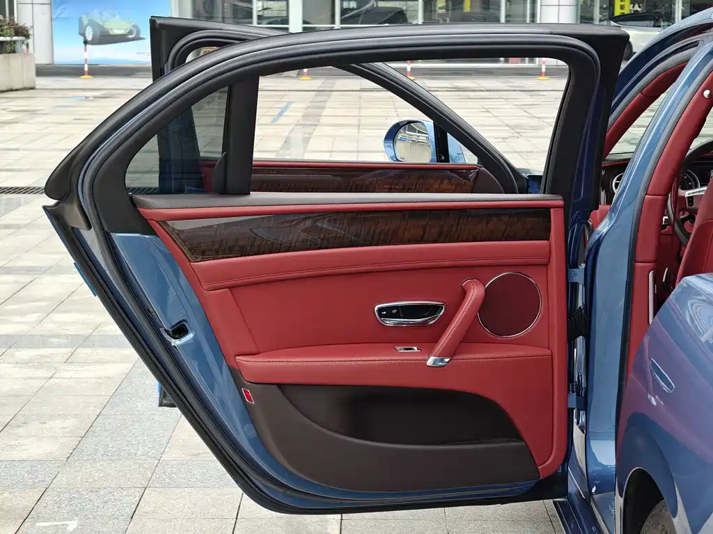 Flying Spur 2017 4.0T V8 Standard Edition купить на сайте DeffCars