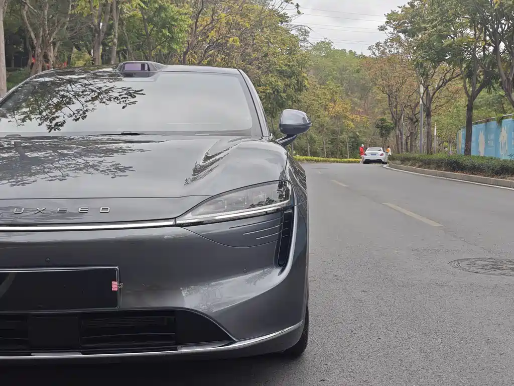 Zhijie R7 2025 extended range 251km Max купить на сайте DeffCars