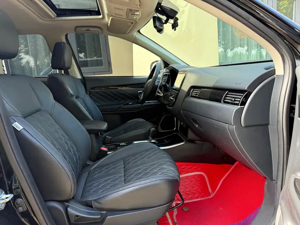 Outlander 2021 2.4L four-wheel drive exclusive version 7 seats купить на сайте DeffCars