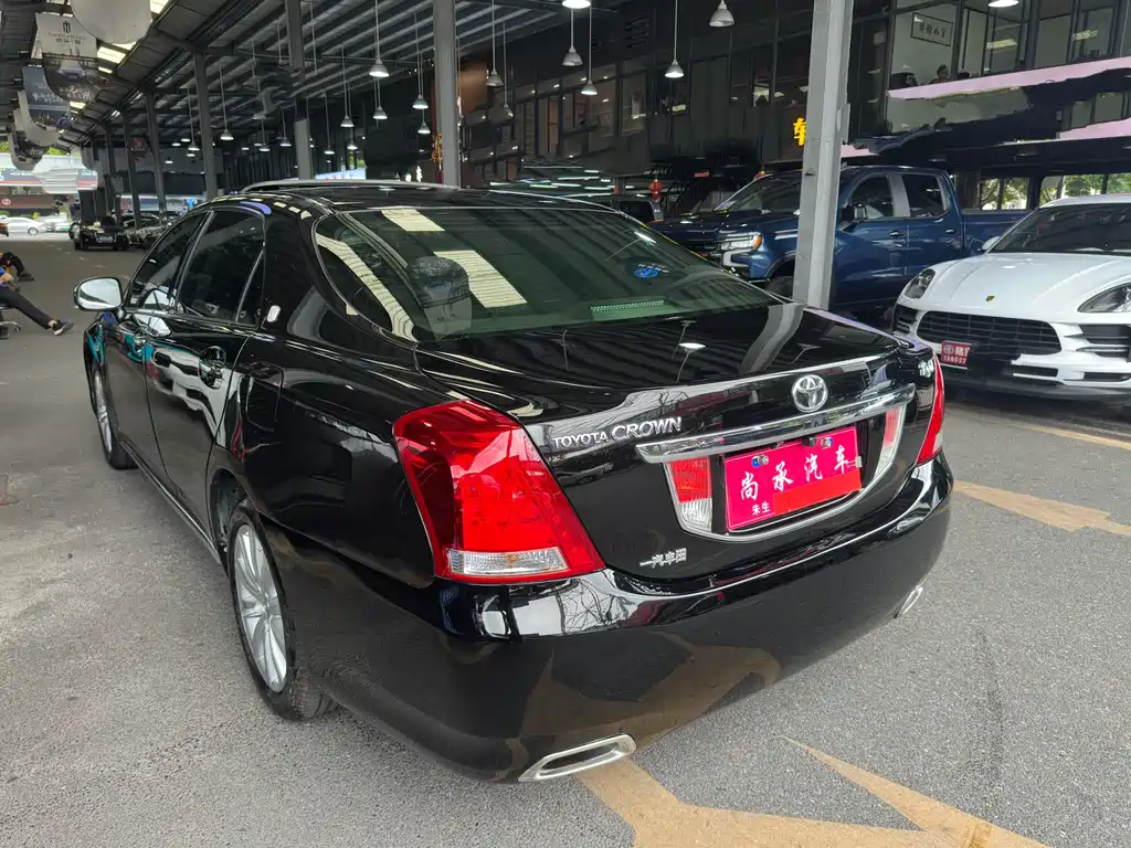 Crown 2011 2.5L Royal leather sunroof special edition купить на сайте DeffCars