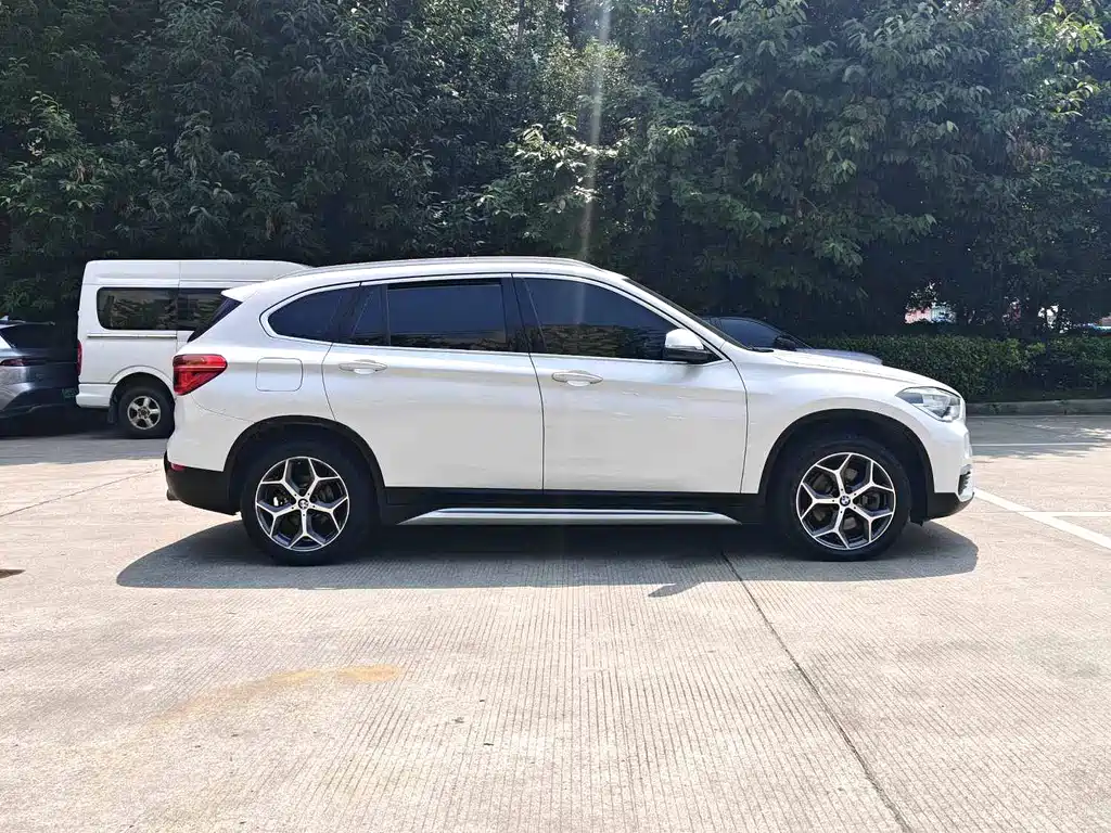 BMW X1 2019 xDrive20Li Premium Edition купить на сайте DeffCars