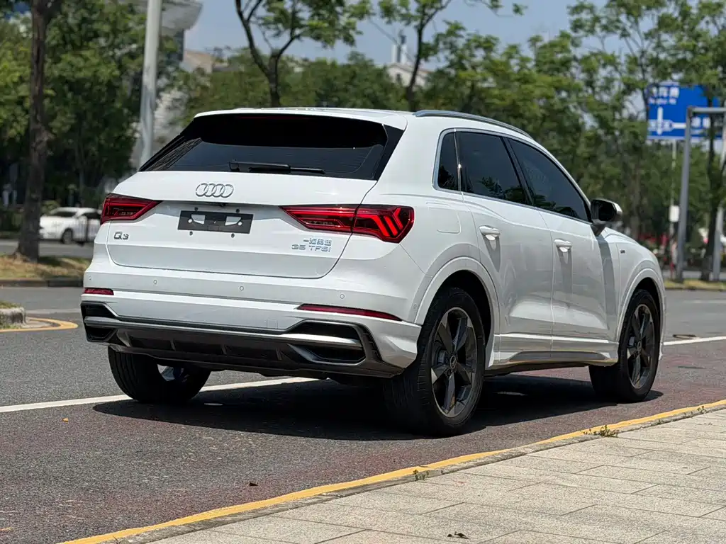 Audi Q3 2022 35 TFSI Fashionable and Dynamic купить на сайте DeffCars