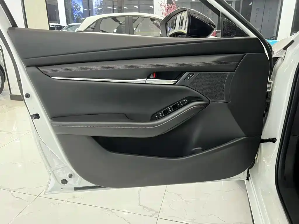 Mazda3 Angkesela 2022 2.0L Automatic Zhiya Obsidian Edition купить на сайте DeffCars