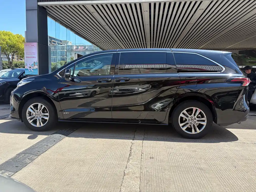 SIENNA 2024 2.5L Hybrid Comfort Edition купить на сайте DeffCars