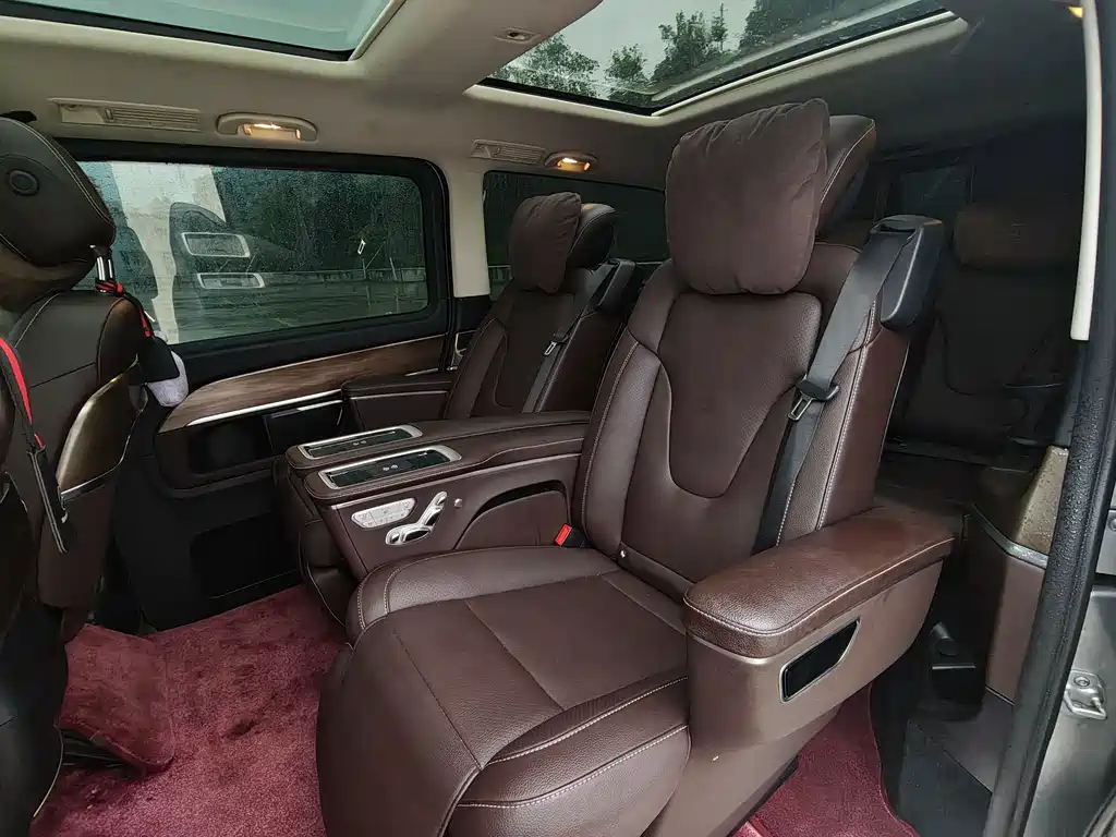 Mercedes-Benz V-Class 2022 V 260 L Long Wheelbase Luxury Edition купить на сайте DeffCars