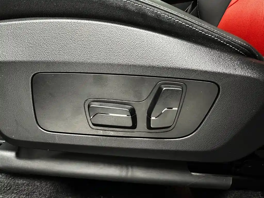BMW X1 2023 sDrive20Li X Design Package купить на сайте DeffCars