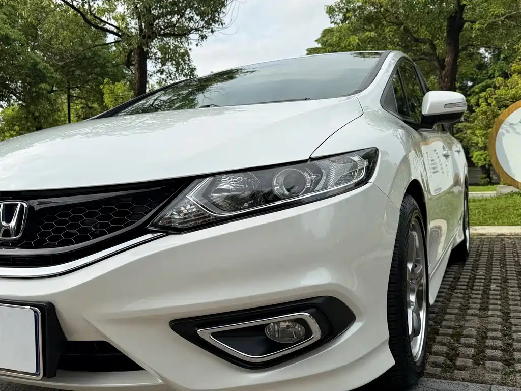 Jade 2016 1.8L automatic comfort version 5 seats купить на сайте DeffCars