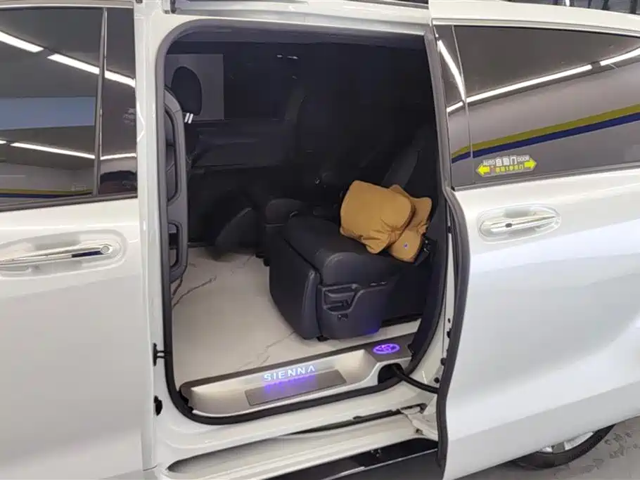 SIENNA 2023 2.5L Hybrid Premium Edition купить на сайте DeffCars