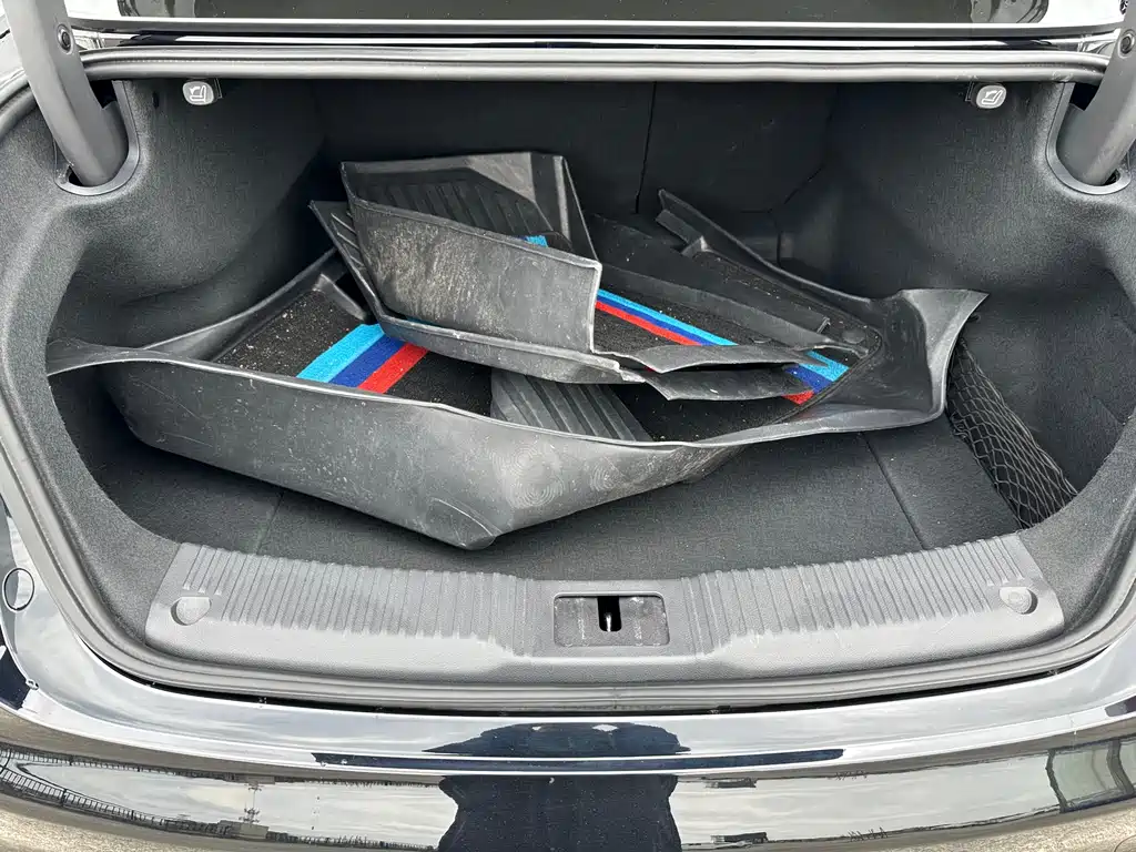 Hongqi H5 2023 2.0T Automatic Intelligent Connected Flag Edition купить на сайте DeffCars
