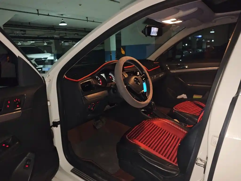 Lavida 2015 1.6L automatic comfort version купить на сайте DeffCars