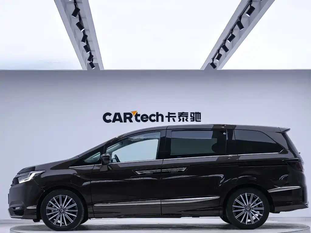 Alison 2022 2.0L e:HEV Deluxe Edition купить на сайте DeffCars