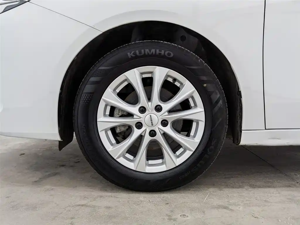 Roewe i5 2023 1.5L CVT Deluxe Edition купить на сайте DeffCars