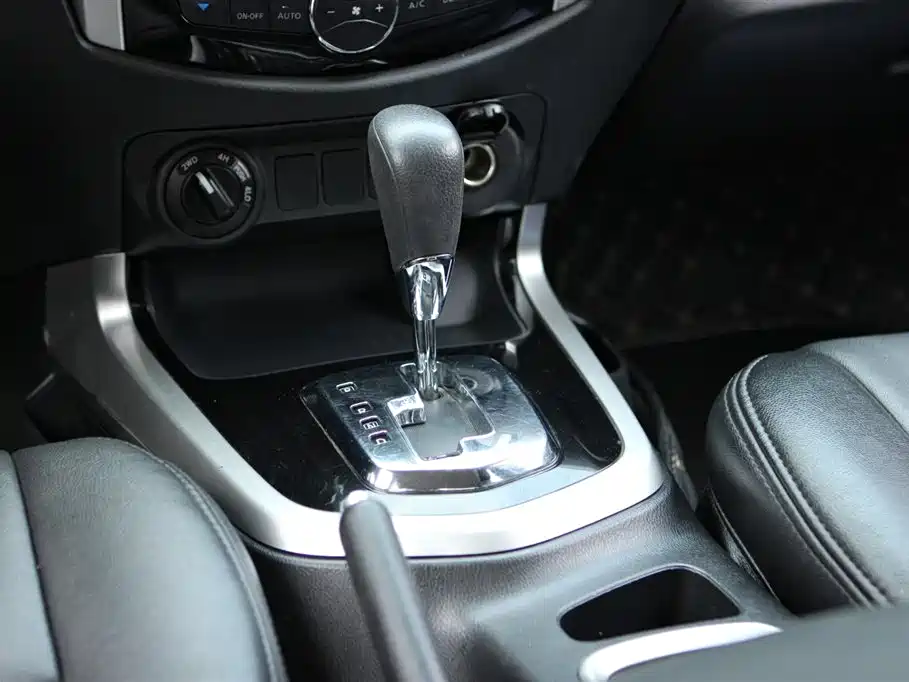 Navara 2017 2.5L automatic four-wheel drive luxury version QR25 купить на сайте DeffCars