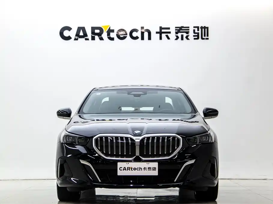 BMW 5 Series 2025 530Li Exclusive M Sports Package купить на сайте DeffCars