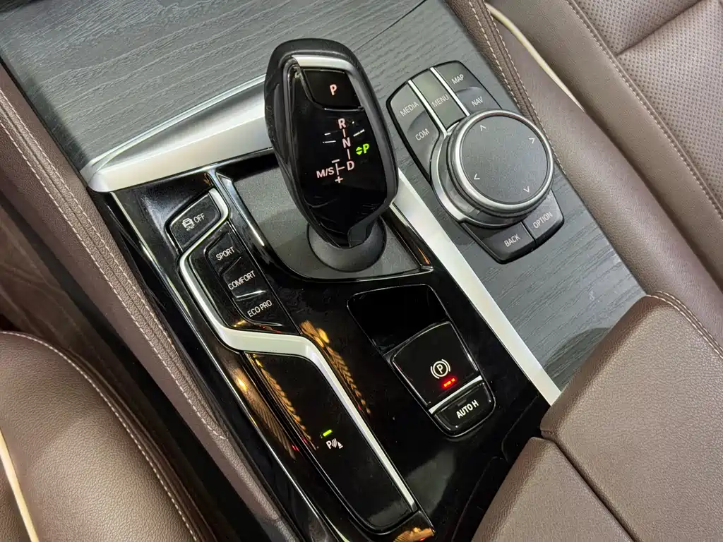 BMW 5 Series 2021 530Li Leading M Sports Package купить на сайте DeffCars