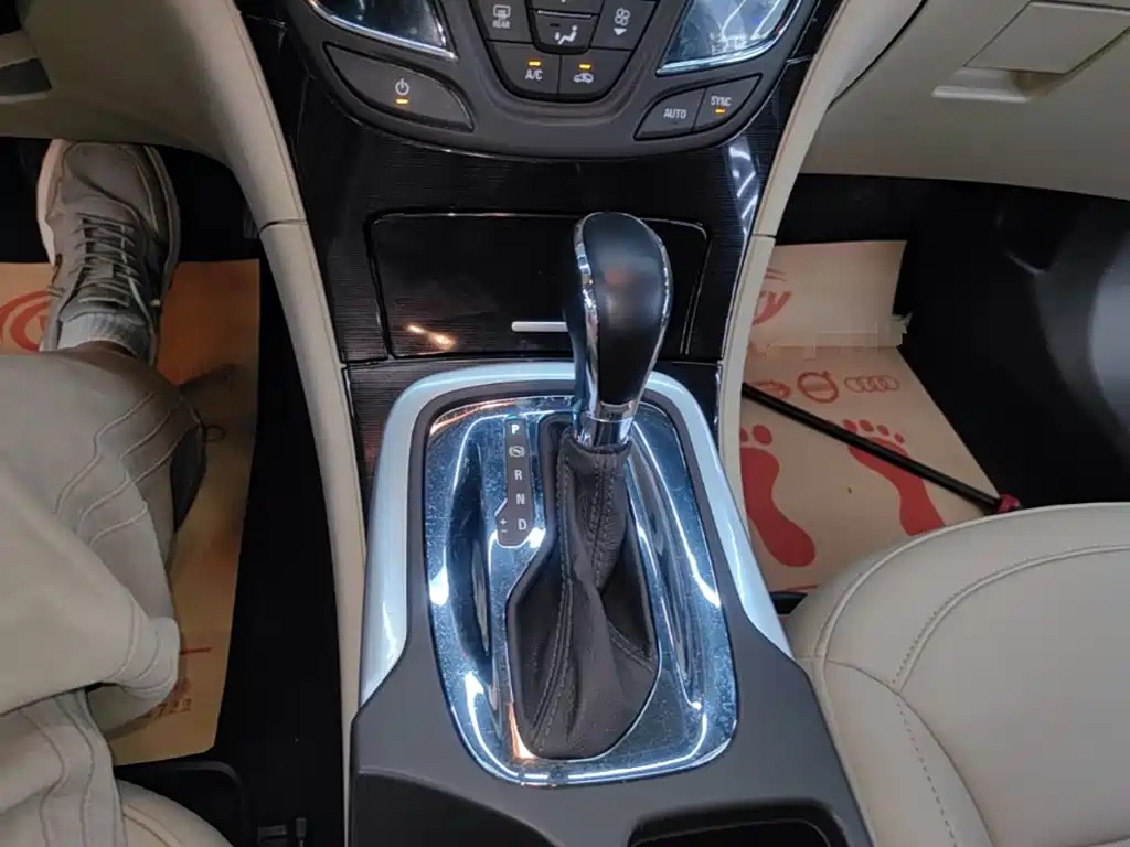 Regal 2015 2.0L Leading Fashion Edition купить на сайте DeffCars